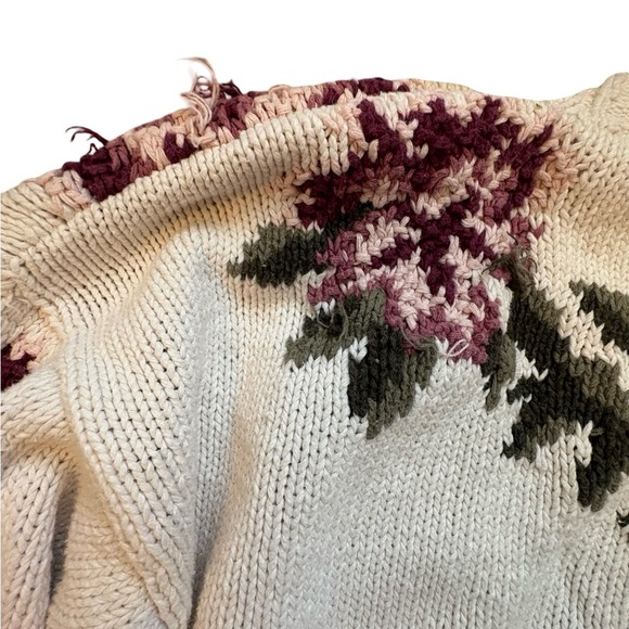 Elegant Cream Floral Turtleneck Sweater - Picture 5 of 15